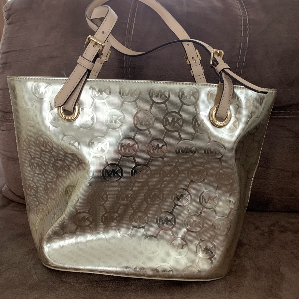 💕Beautiful Gold Michael Kors Purse